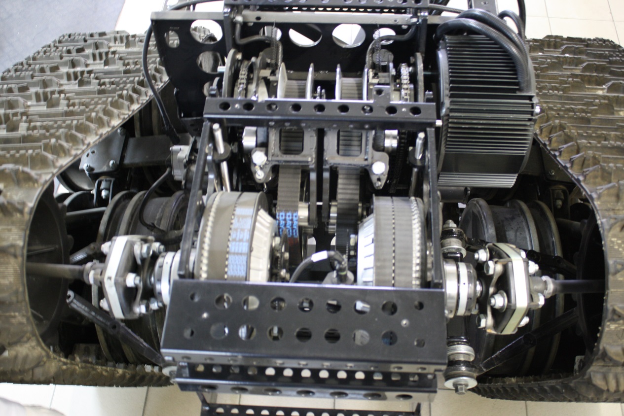 High traction drivetrain deveolped by our engineers with constantly variable gear ratio and precise position control thanks to motor position sensing.